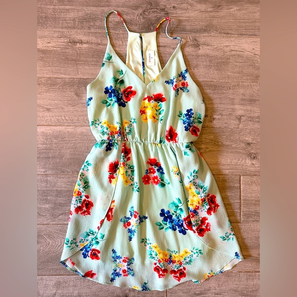 Everly Dresses & Skirts - Everly floral dress